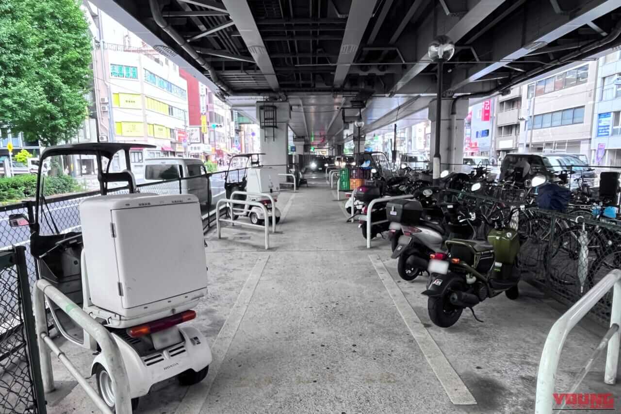 |政治・行政・ビジネス・サブカルチャーの中心地、東京都「千代田区」のバイク駐車事情とは?<後編>