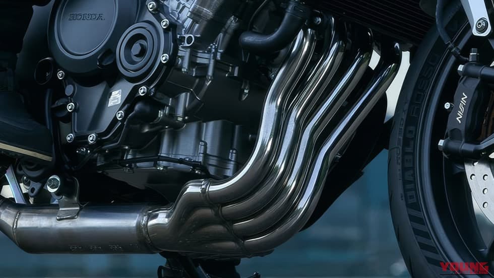 HONDA CB400 SUPER FOUR E-Clutch｜伝説のスーフォアが100万円切りで復活! スマホ連携からEクラッチまでフル装備、進化したホンダ新型「CB400スーパーフォア」が8/21に発売