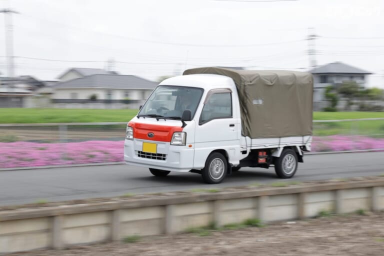 パパコーポレーション|スーパーゾイル|サンバー|知らず知らずのうちに堆積する汚れをガソリン添加剤で一掃。エンジン内部の清浄によって得られるパワー感にも注目<スーパーゾイルで楽しいバイクライフ>