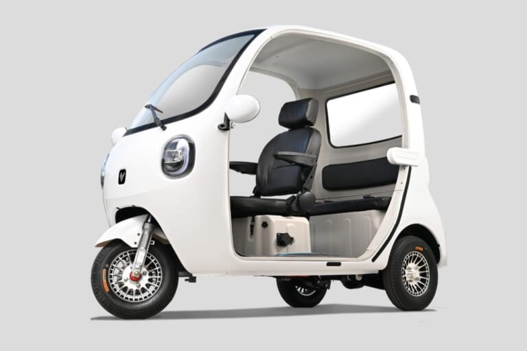ビベルCOCO|【69万円〜】家庭用コンセントで手軽に充電。普通免許でOK、車検・車庫証明ナシ! お子さんの送迎に。街乗り最強の“3人乗りEV”が爆売れ中!