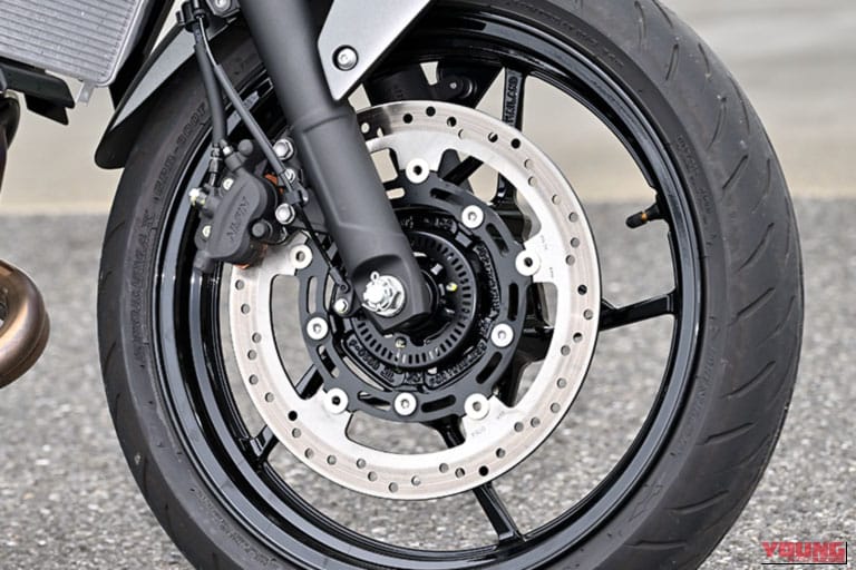Kawasaki Z500｜【試乗インプレ】カワサキ Ninja 500 / Z500の凄さとは？青木宣篤が「使い切れる451cc」のリアルと400ccとの違いを徹底検証
