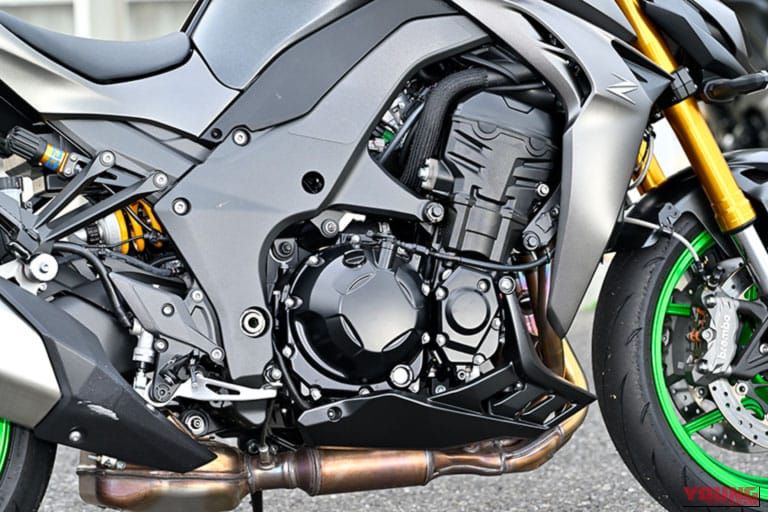 Kawasaki Z1100 SEのエンジン部分｜「相応に頑張ってもまだ余裕…」「かなり走れるネイキッド」スゴみがあふれるスタイルが印象的。カワサキのスーパーネイキッド「Z1100 SE」に試乗