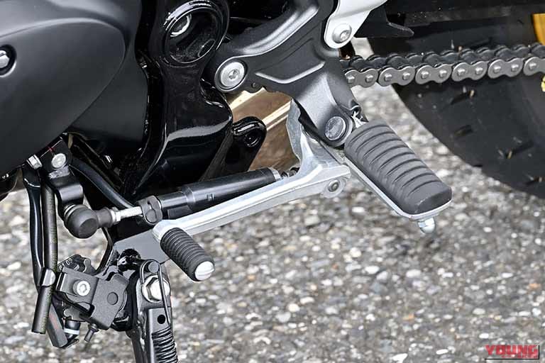 2026年モデルの、カワサキZ900RSのチェンジペダル｜「まったくの別物に進化…」「相当いいですよコレ」見た目からは絶対にわからない！フルモデルチェンジのスゴい内容［カワサキ・Z900RS（2026年モデル）］