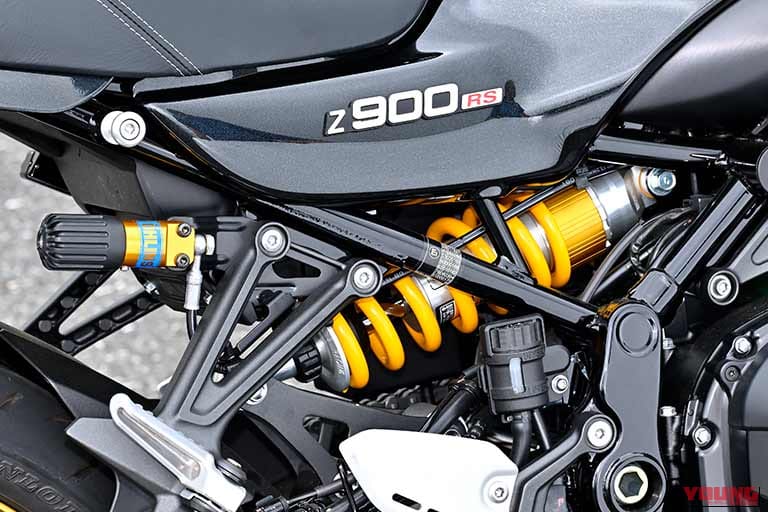 2026年モデルの、カワサキZ900RSの、オーリンズ製S46リヤショック｜「まったくの別物に進化…」「相当いいですよコレ」見た目からは絶対にわからない！フルモデルチェンジのスゴい内容［カワサキ・Z900RS（2026年モデル）］
