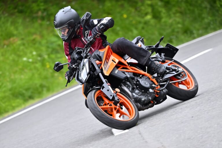 KTM 390DUKE試乗レポート|【ミドルクラス最高の電脳体験が可能!!】KTM 390DUKE試乗レポート