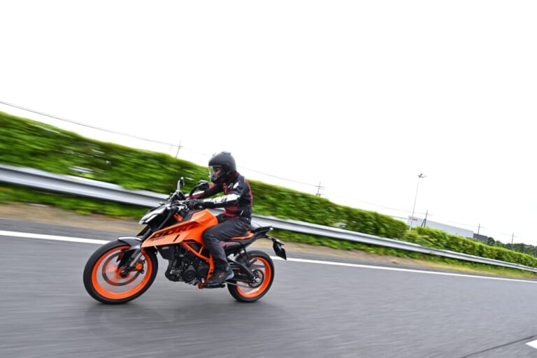 KTM 390DUKE試乗レポート|【ミドルクラス最高の電脳体験が可能!!】KTM 390DUKE試乗レポート