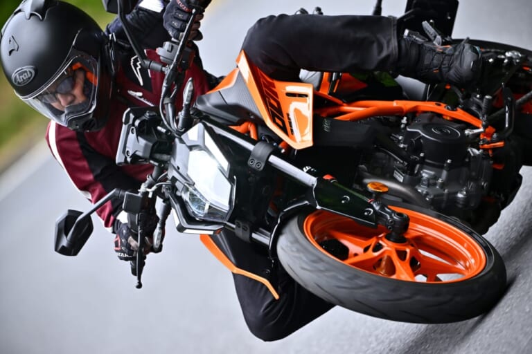 KTM 390DUKE試乗レポート|【ミドルクラス最高の電脳体験が可能!!】KTM 390DUKE試乗レポート
