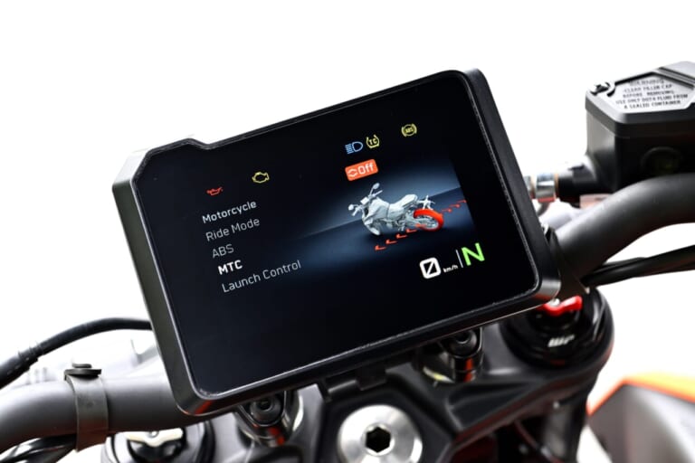 KTM 390DUKE試乗レポート|【ミドルクラス最高の電脳体験が可能!!】KTM 390DUKE試乗レポート