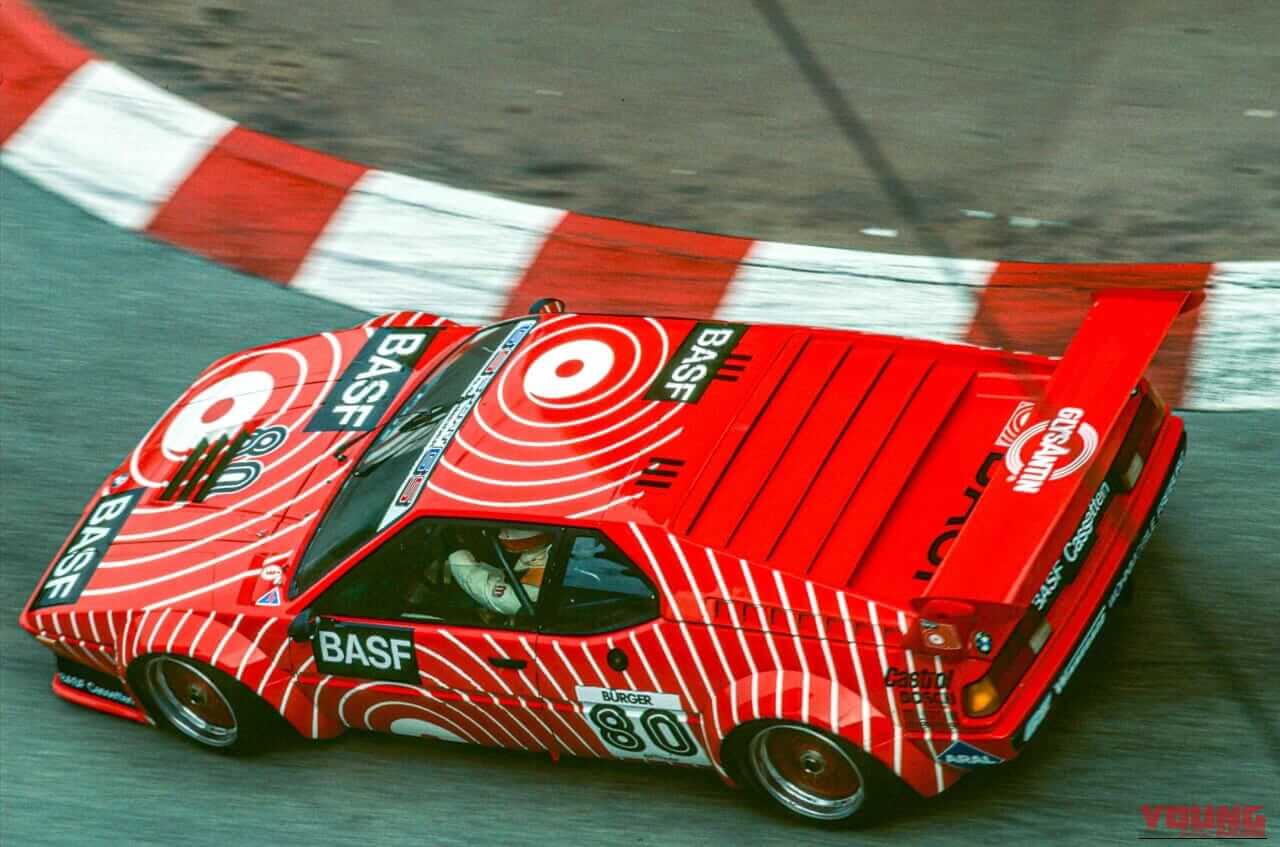 1980年 BMW M1 レッド サーキット走行|BMWの黒歴史「鳴かず飛ばずだった46年前の名車」倒産寸前のランボとコラボ開発のはずが…途中でブチ切れ提携解消。個性的なデザインが印象的なモデルを紹介