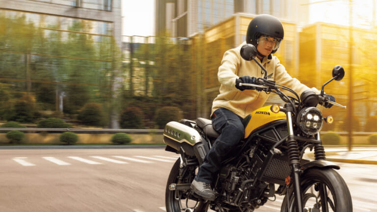 乗車イメージ|ホンダCL250/Eクラッチ〈いま国内で買える新型バイクカタログ|軽二輪(250-126cc)〉【2026最新版】
