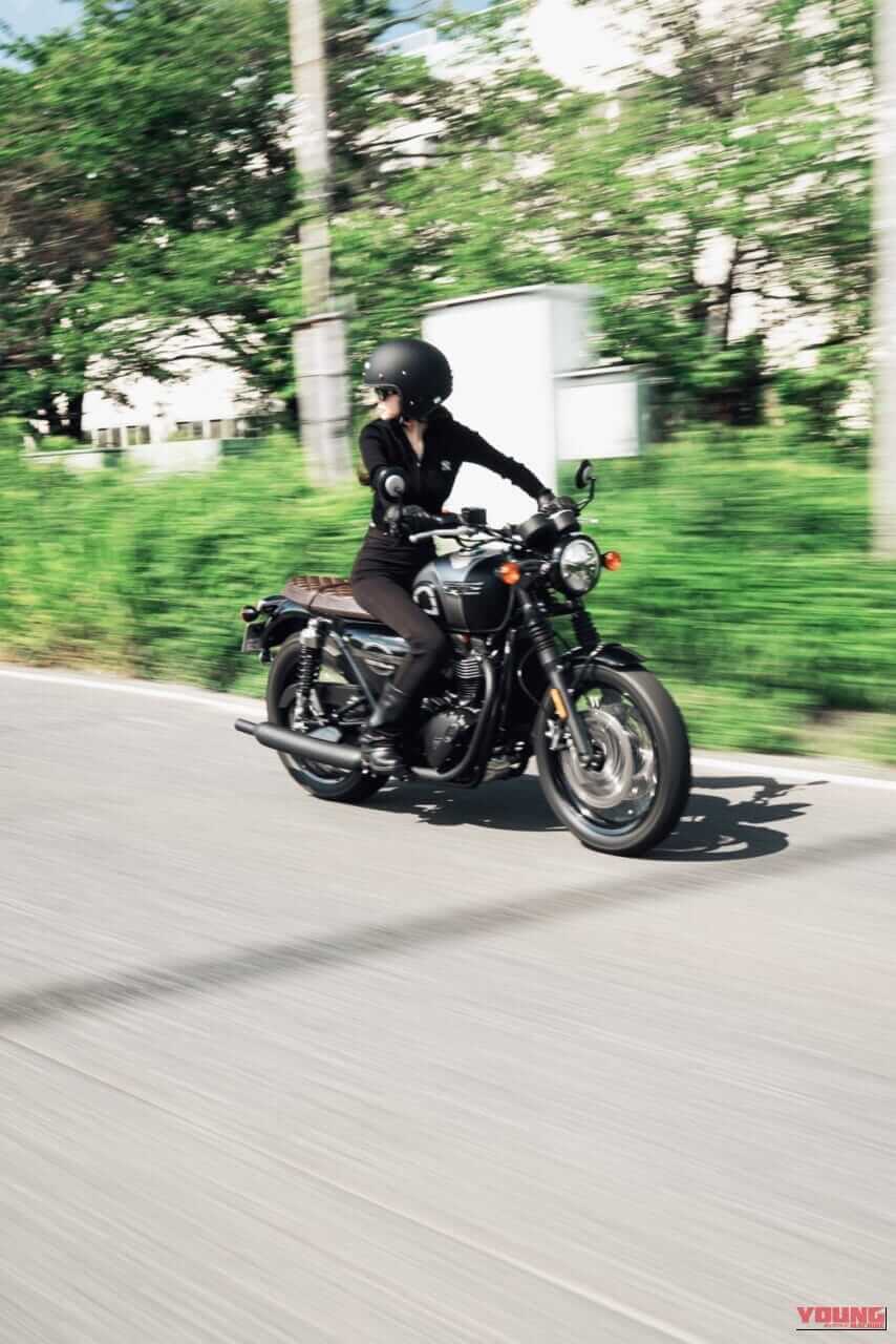 Triumph Bonneville T120 Black|「リアル峰不二子」と絶賛! 海へ、カフェへ。ダレノガレ明美が愛車トライアンフT120と巡る極上の休日