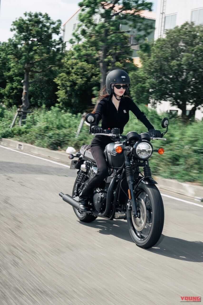 Triumph Bonneville T120 Black|「リアル峰不二子」と絶賛! 海へ、カフェへ。ダレノガレ明美が愛車トライアンフT120と巡る極上の休日