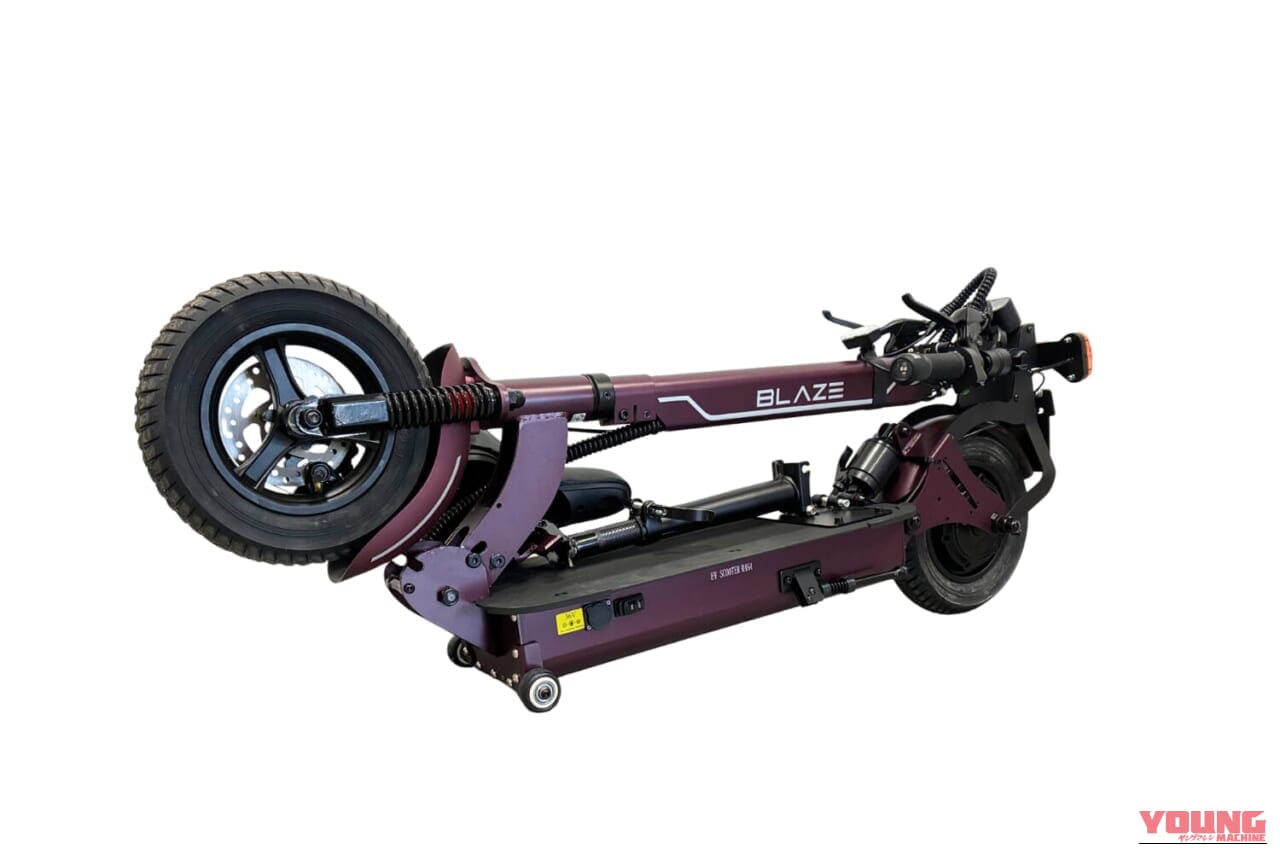 BLAZE KICKBOARD EV Basic｜16歳から免許不要で座って乗れる! ブレイズの折りたたみ式 特定原付「キックボードEV」の魅力を半額の今こそ体感せよ