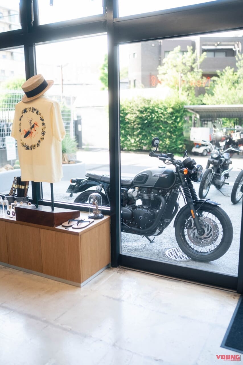 Triumph Bonneville T120 Black｜「リアル峰不二子」と絶賛! 海へ、カフェへ。ダレノガレ明美が愛車トライアンフT120と巡る極上の休日