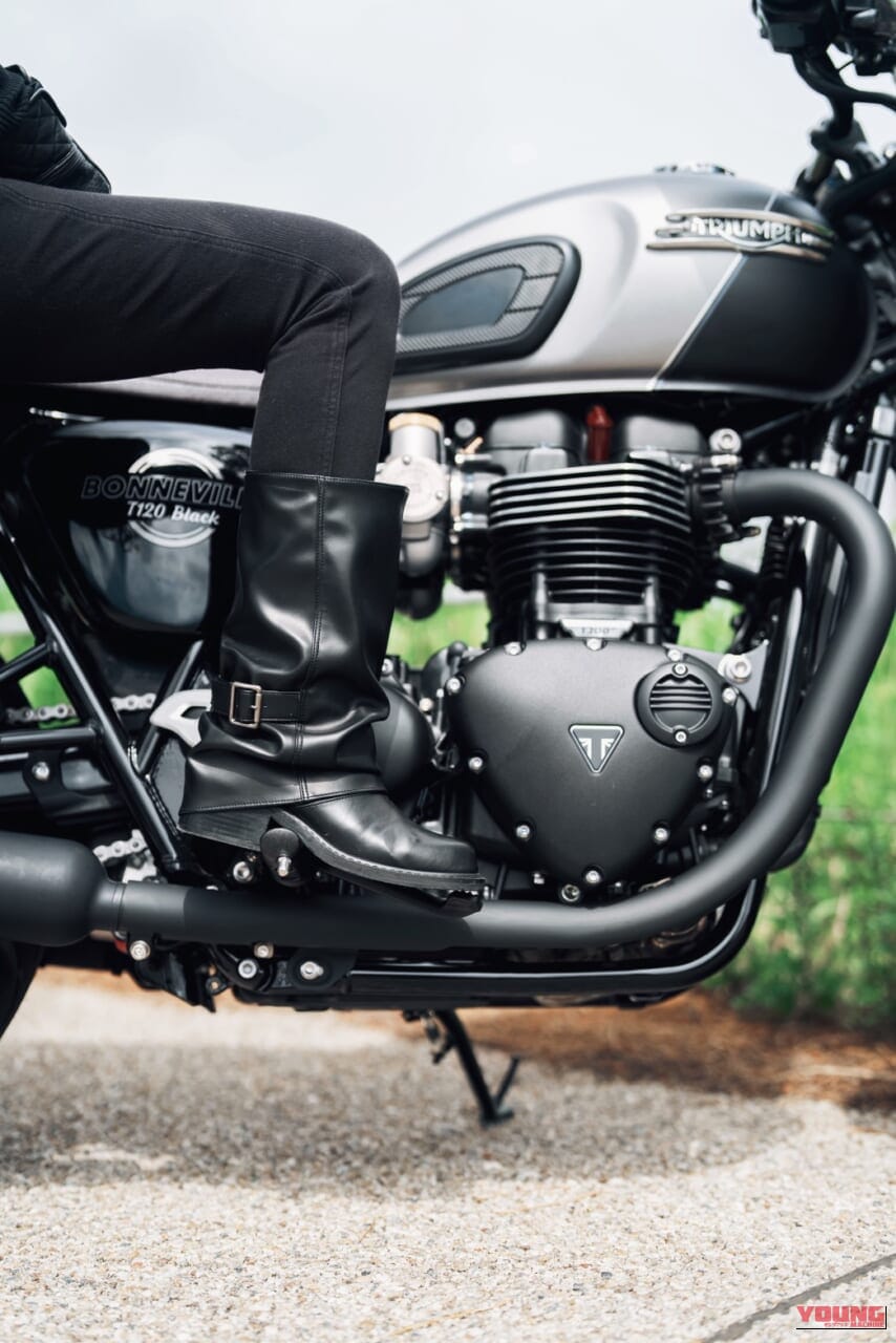 Triumph Bonneville T120 Black|「リアル峰不二子」と絶賛! 海へ、カフェへ。ダレノガレ明美が愛車トライアンフT120と巡る極上の休日