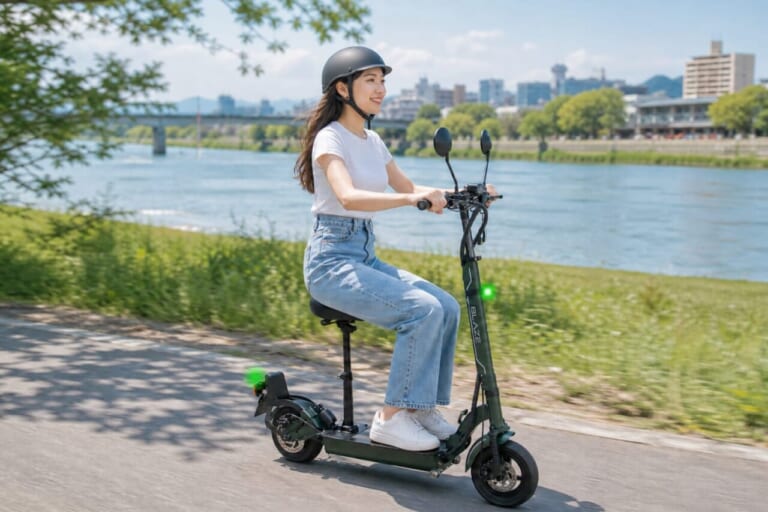 BLAZE KICKBOARD EV Basic｜16歳から免許不要で座って乗れる! ブレイズの折りたたみ式 特定原付「キックボードEV」の魅力を半額の今こそ体感せよ