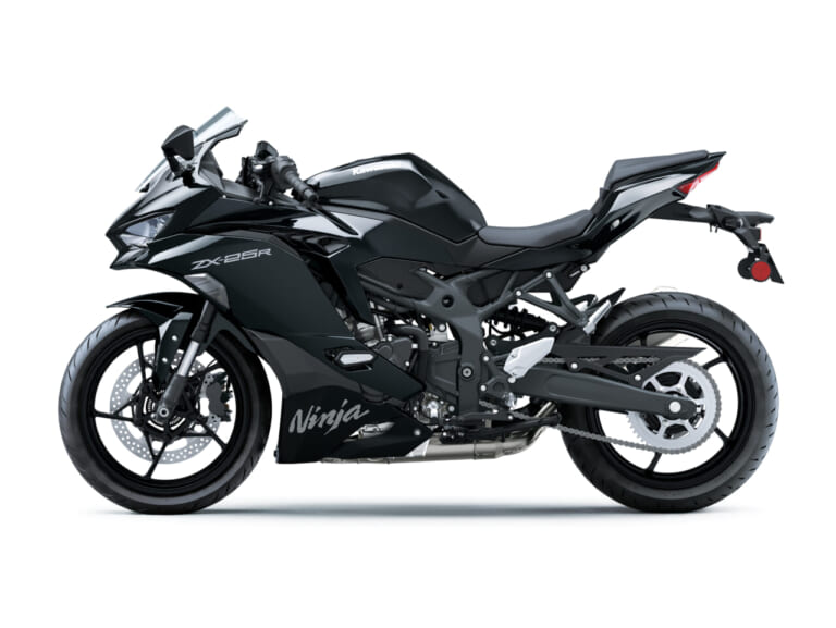 Kawasaki Ninja ZX-25R SE|2万回転の咆哮はそのままに、クラス唯一の4気筒が漆黒をまとった! カワサキ250ccスーパースポーツに2027年モデルが登場【Ninja ZX-25R】