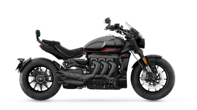 Triumph Rocket 3 Storm GT｜鮮烈なコントラストに惚れる。視線を奪う、トライアンフの2027年モデルの新色が魅せる英国流のエレガンス【輸入バイク新型】