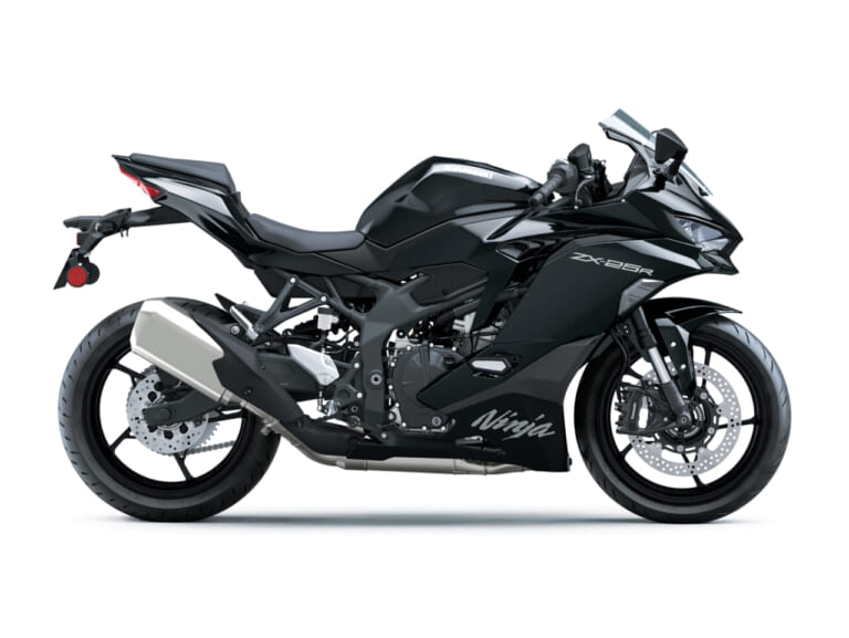 Kawasaki Ninja ZX-25R SE|2万回転の咆哮はそのままに、クラス唯一の4気筒が漆黒をまとった! カワサキ250ccスーパースポーツに2027年モデルが登場【Ninja ZX-25R】