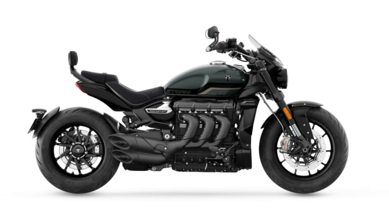 Triumph Rocket 3 Storm GT｜鮮烈なコントラストに惚れる。視線を奪う、トライアンフの2027年モデルの新色が魅せる英国流のエレガンス【輸入バイク新型】