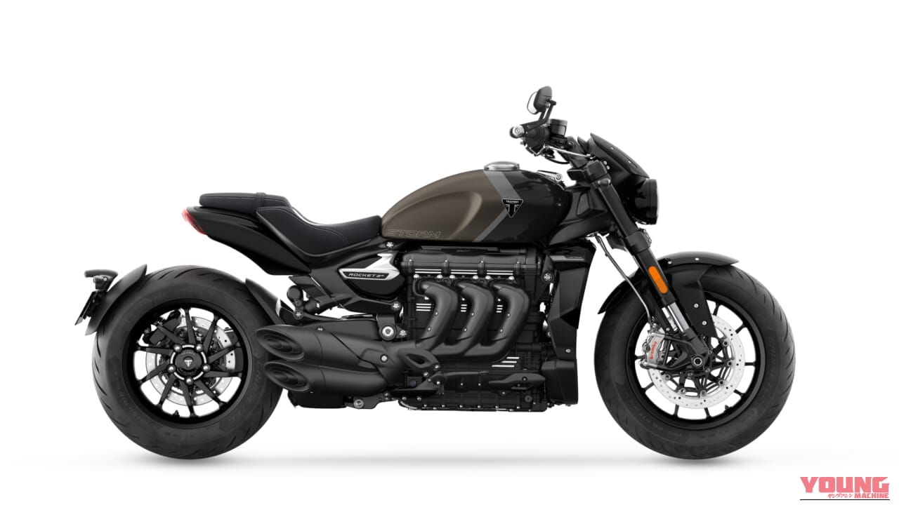 Triumph Rocket 3 Storm R｜鮮烈なコントラストに惚れる。視線を奪う、トライアンフの2027年モデルの新色が魅せる英国流のエレガンス【輸入バイク新型】