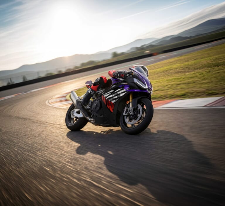 aprilia RSV4 FACTORY｜【12台限定】220馬力のV4エンジン搭載で、最新の予測型電子制御で限界を超える。 アプリリア最強のスーパースポーツ「RSV4ファクトリー」新型が受注開始