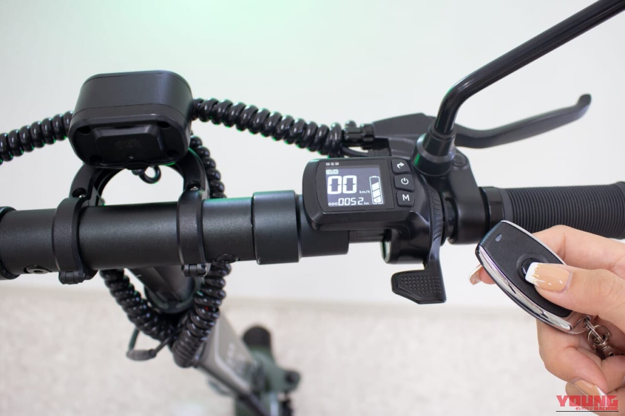 BLAZE KICKBOARD EV Basic｜16歳から免許不要で座って乗れる! ブレイズの折りたたみ式 特定原付「キックボードEV」の魅力を半額の今こそ体感せよ
