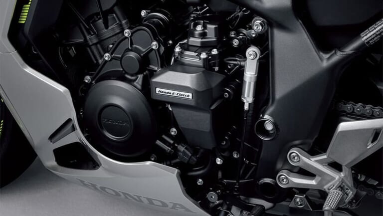 HONDA CBR400R FOUR E-Clutch|ツインラムエアダクト搭載、待望のフレンドリー直4フルカウル! 走りへの没入感を約束するホンダ新型「CBR400Rフォア Eクラッチ」が9/18に発売