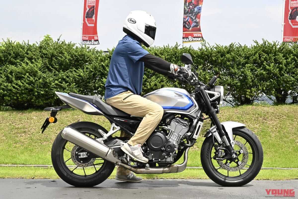 HONDA CB400 SUPER FOUR E-Clutch ｜【動画あり】直4サウンドに酔いしれろ! Eクラッチ搭載で取り回しの軽さも最高な新型。ホンダ「CB400SF＆CBR400RF」の足つきと排気音に迫る