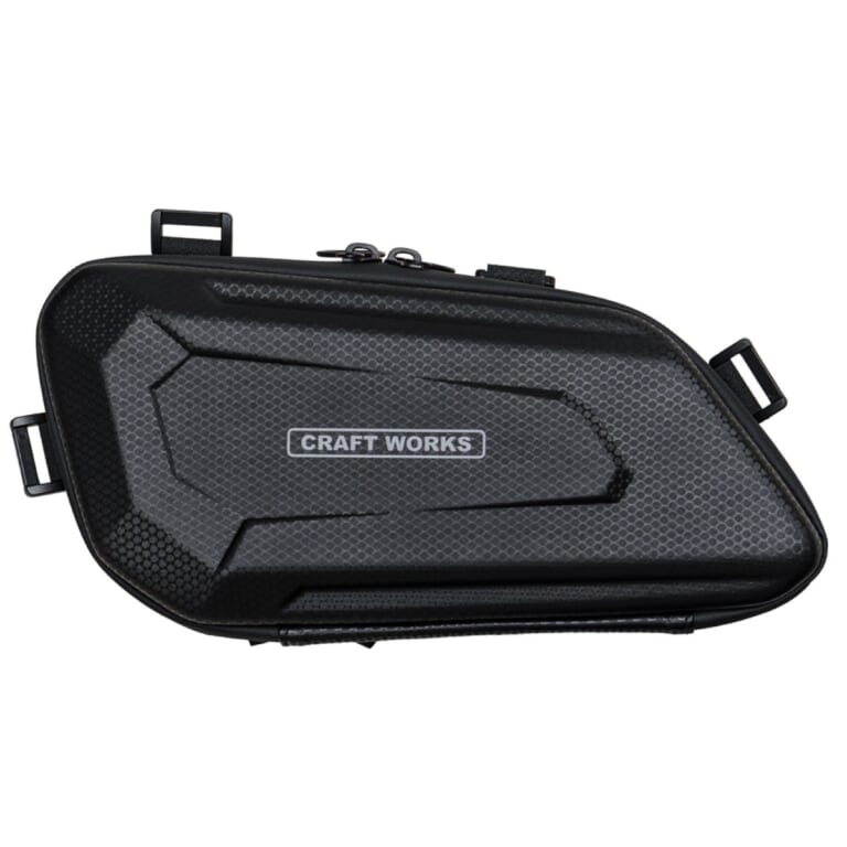 CRAFTWORKS レブル専用 エンジンサイドバッグ｜工具やスマホをスマートに収納。グローブのまま開閉できる、レブル250/500＆CL250/500専用ハードシェルエンジンサイドバッグ登場