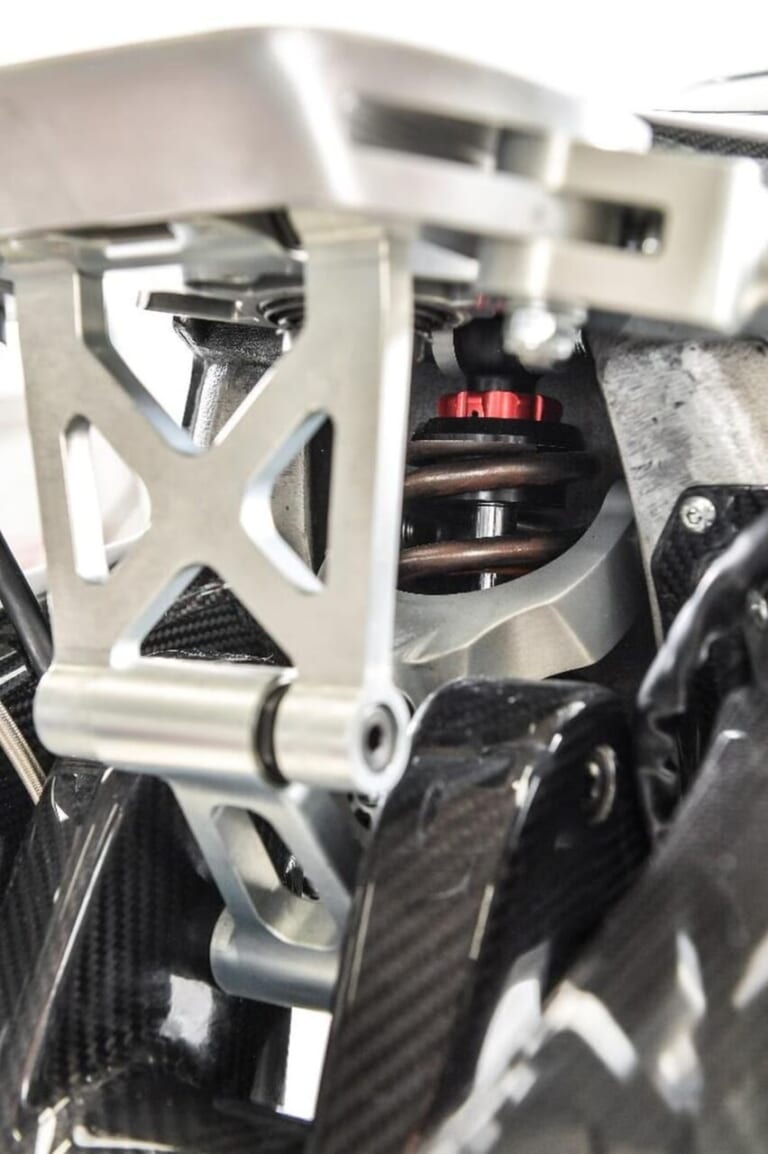 VINS DUECINQUANTA COMPETIZIONE / STRADA|【83馬力/車重105kg】日本の公道を新型2ストVツインフルカウルが駆ける! ヴィンス「ドゥエチンクアンタ」が4年の時を経てついにデリバリー開始