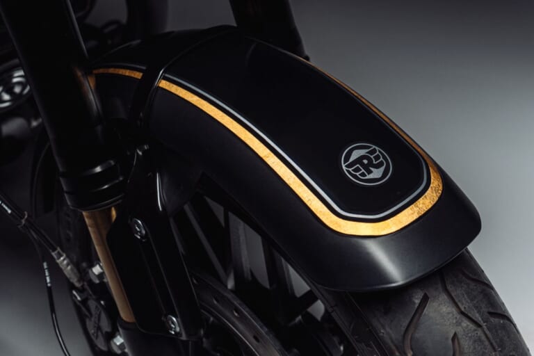 ROYAL ENFIELD SHOTGUN 650 × Rough Crafts Edition｜【日本限定5台】135万6300円で手にする極上の職人技。黒と金で彩られたロイヤルエンフィールド「ショットガン650」ラフ・クラフツ仕様が抽選販売へ