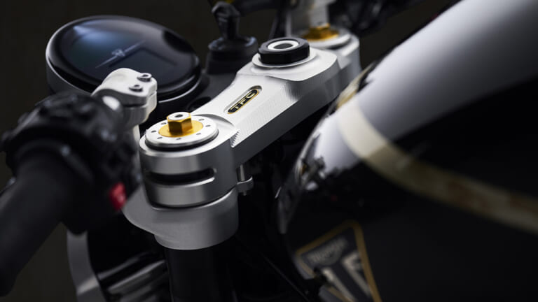 【世界限定750台】 オーリンズとブレンボを標準装備した、289万9000円の至高のモダンクラシック・トライアンフ「スピードツイン1200 TFC」が登場