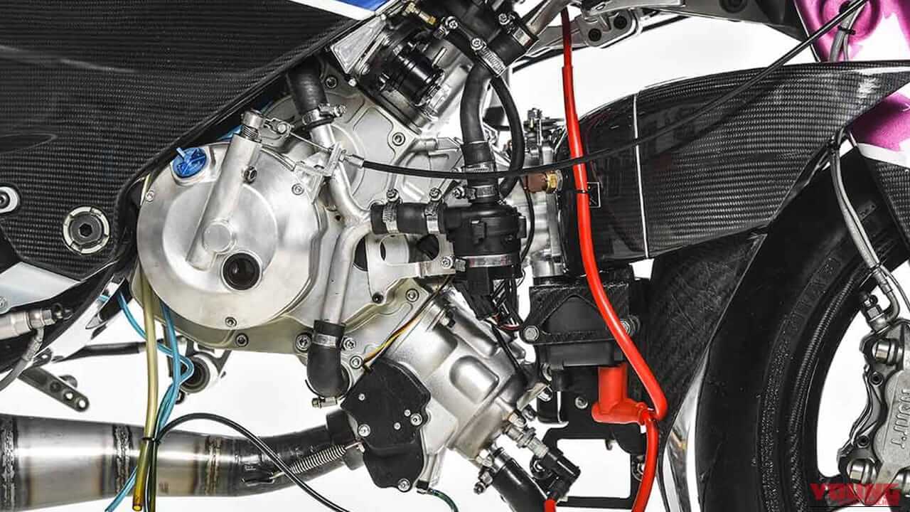 【83馬力/車重105kg】日本の公道を新型2ストVツインフルカウルが駆ける! ヴィンス「ドゥエチンクアンタ」が4年の時を経てついにデリバリー開始