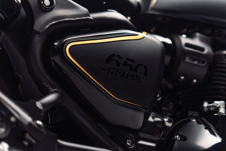 ROYAL ENFIELD SHOTGUN 650 × Rough Crafts Edition｜【日本限定5台】135万6300円で手にする極上の職人技。黒と金で彩られたロイヤルエンフィールド「ショットガン650」ラフ・クラフツ仕様が抽選販売へ