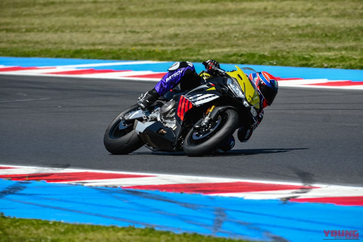 aprilia RS 660 Factory｜【限定12台】198万円で手に入れる高次元のコーナリング。105馬力エンジンとウイングレットで戦闘力が向上した、アプリリア「RS 660ファクトリー」の妥協なき進化