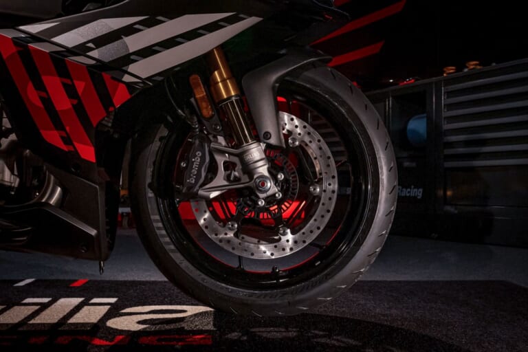 aprilia RS 660 Factory｜【限定12台】198万円で手に入れる高次元のコーナリング。105馬力エンジンとウイングレットで戦闘力が向上した、アプリリア「RS 660ファクトリー」の妥協なき進化