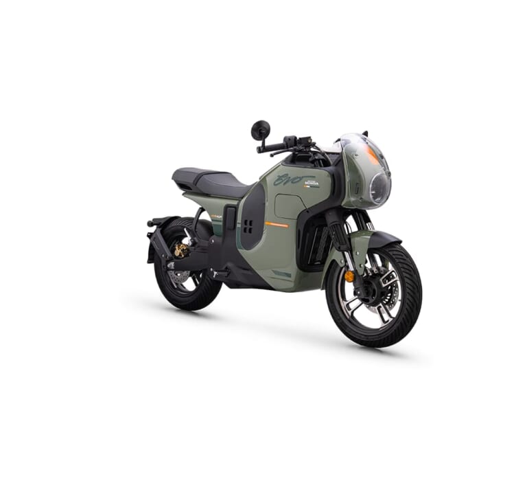 Wuyang-Honda E-VO|15.8kWの猛烈パワーとカメラ連携の融合! 街乗りからサーキット走行までこなす、中国ホンダの万能電動カフェレーサーが2026年モデルにアップデート【海外】