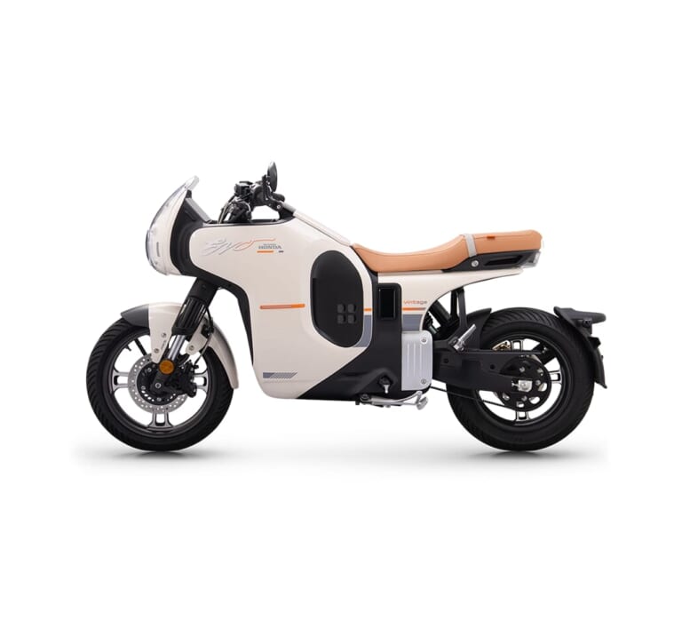 Wuyang-Honda E-VO｜15.8kWの猛烈パワーとカメラ連携の融合! 街乗りからサーキット走行までこなす、中国ホンダの万能電動カフェレーサーが2026年モデルにアップデート【海外】
