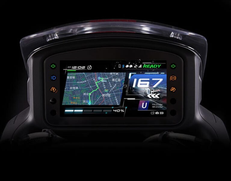 Wuyang-Honda E-VO｜15.8kWの猛烈パワーとカメラ連携の融合! 街乗りからサーキット走行までこなす、中国ホンダの万能電動カフェレーサーが2026年モデルにアップデート【海外】