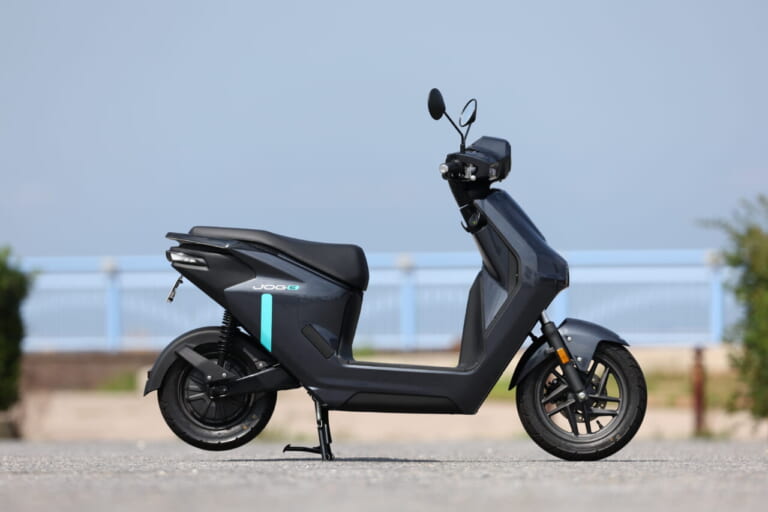 ヤマハJOG E|【日常生活の新アイテムに!】原付一種の電動スクーターヤマハJOG Eに全日本ライダー岡崎静夏が試乗!