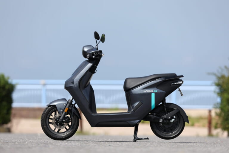 ヤマハJOG E|【日常生活の新アイテムに!】原付一種の電動スクーターヤマハJOG Eに全日本ライダー岡崎静夏が試乗!