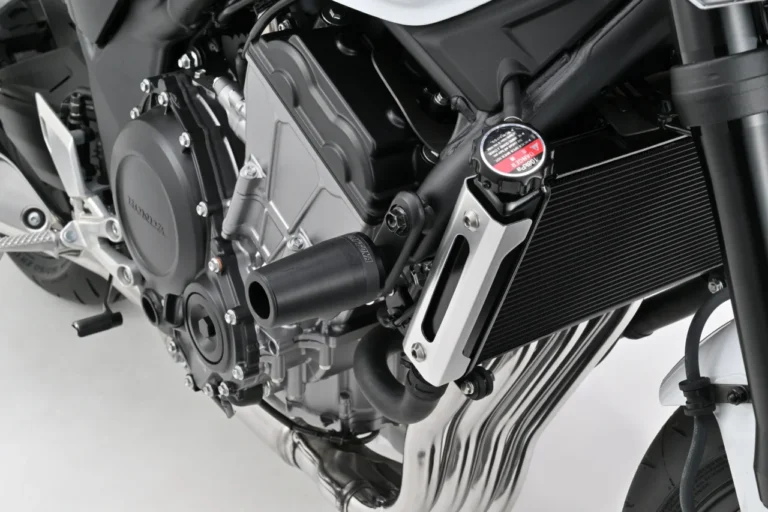 CB400SF用パーツ|注目のEクラッチ搭載!新型CB400SF用パーツが一挙登場!キャリア&プロテクターでツーリング性能アップ!