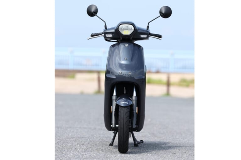 ヤマハJOG E|【日常生活の新アイテムに!】原付一種の電動スクーターヤマハJOG Eに全日本ライダー岡崎静夏が試乗!