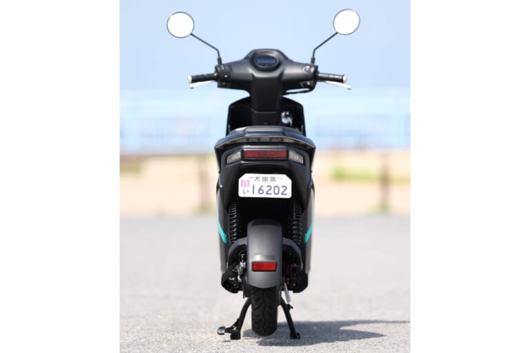 ヤマハJOG E|【日常生活の新アイテムに!】原付一種の電動スクーターヤマハJOG Eに全日本ライダー岡崎静夏が試乗!