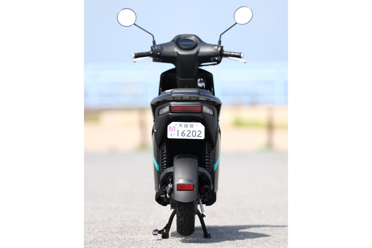 ヤマハJOG E｜【日常生活の新アイテムに！】原付一種の電動スクーターヤマハJOG Eに全日本ライダー岡崎静夏が試乗！