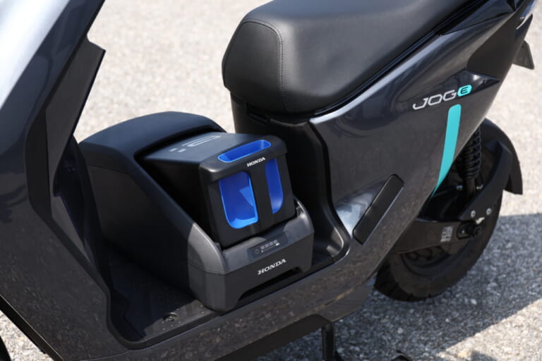 ヤマハJOG E|【日常生活の新アイテムに!】原付一種の電動スクーターヤマハJOG Eに全日本ライダー岡崎静夏が試乗!