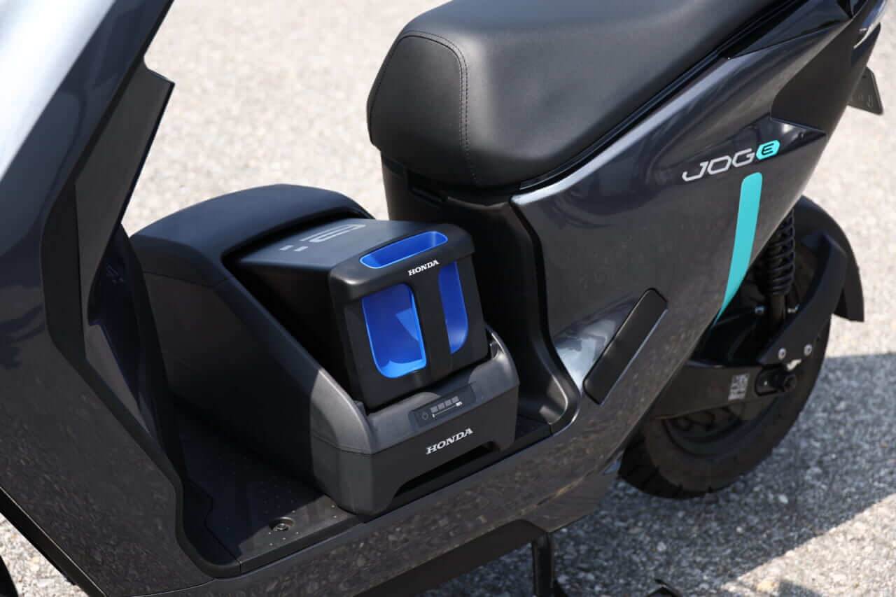 ヤマハJOG E|【日常生活の新アイテムに!】原付一種の電動スクーターヤマハJOG Eに全日本ライダー岡崎静夏が試乗!