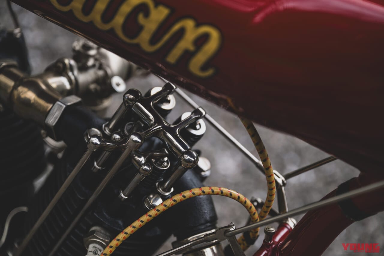 1915年製、インディアン・モーターサイクルの、8バルブ ツイン ボードトラックレーサーのエンジン、バルブとロッカーアーム｜「コレはマジでスゴいわ…」とんでもない性能を持つ100年前のバイク。「命知らずのモンスター」マシン。［インディアン 8バルブ ツイン ボードトラックレーサー］