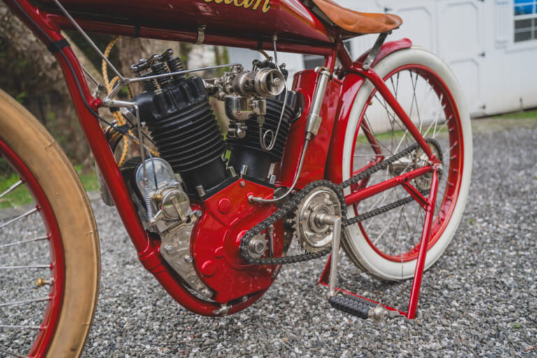 1915年製の、インディアン・モーターサイクルの、 8バルブ ツイン ボードトラックレーサーのペダル｜「コレはマジでスゴいわ…」とんでもない性能を持つ100年前のバイク。「命知らずのモンスター」マシン。［インディアン 8バルブ ツイン ボードトラックレーサー］